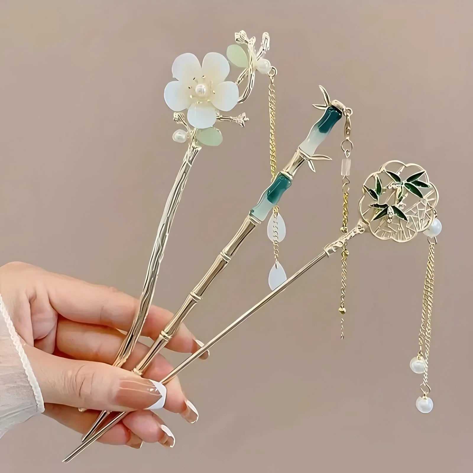 Elegant Chinese Style Hair Clip with Tassel - Traditional Floral Design Hairstyle Accessory for Women