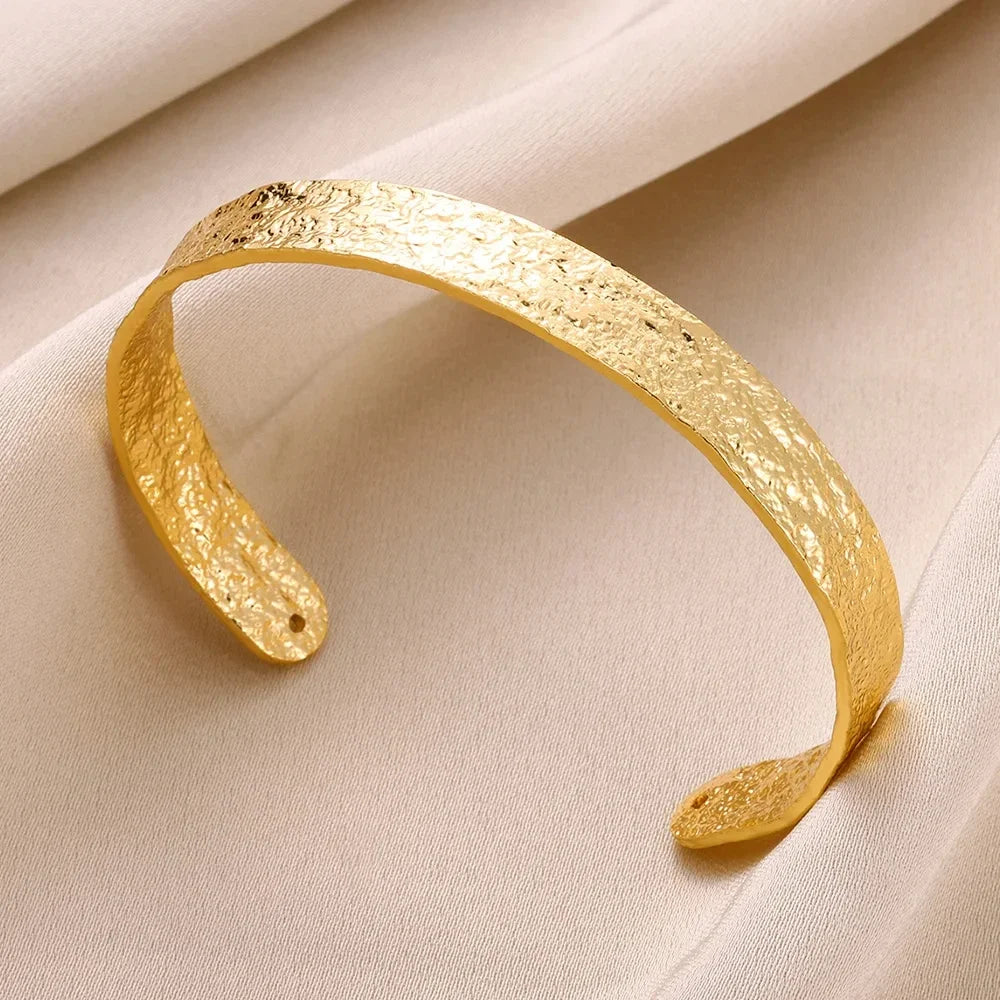Classic Gold Texture Bangle Bracelet for Women - Exquisite Cuff Bracelet in Stainless Steel, Punk Jewelry Hand Ornament