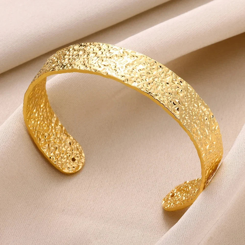 Classic Gold Texture Bangle Bracelet for Women - Exquisite Cuff Bracelet in Stainless Steel, Punk Jewelry Hand Ornament