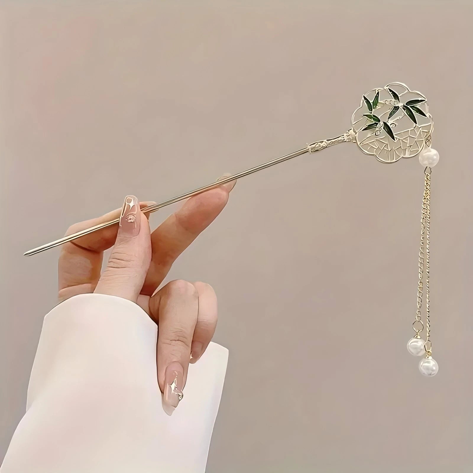 Elegant Chinese Style Hair Clip with Tassel - Traditional Floral Design Hairstyle Accessory for Women
