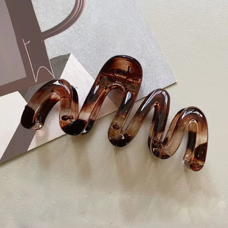 Women's Amber Brown Hair Clip - Wavy High Glossy Large Lightweight Plastic Accessory (11cm/4.33in) Elegant Minimalistic Design