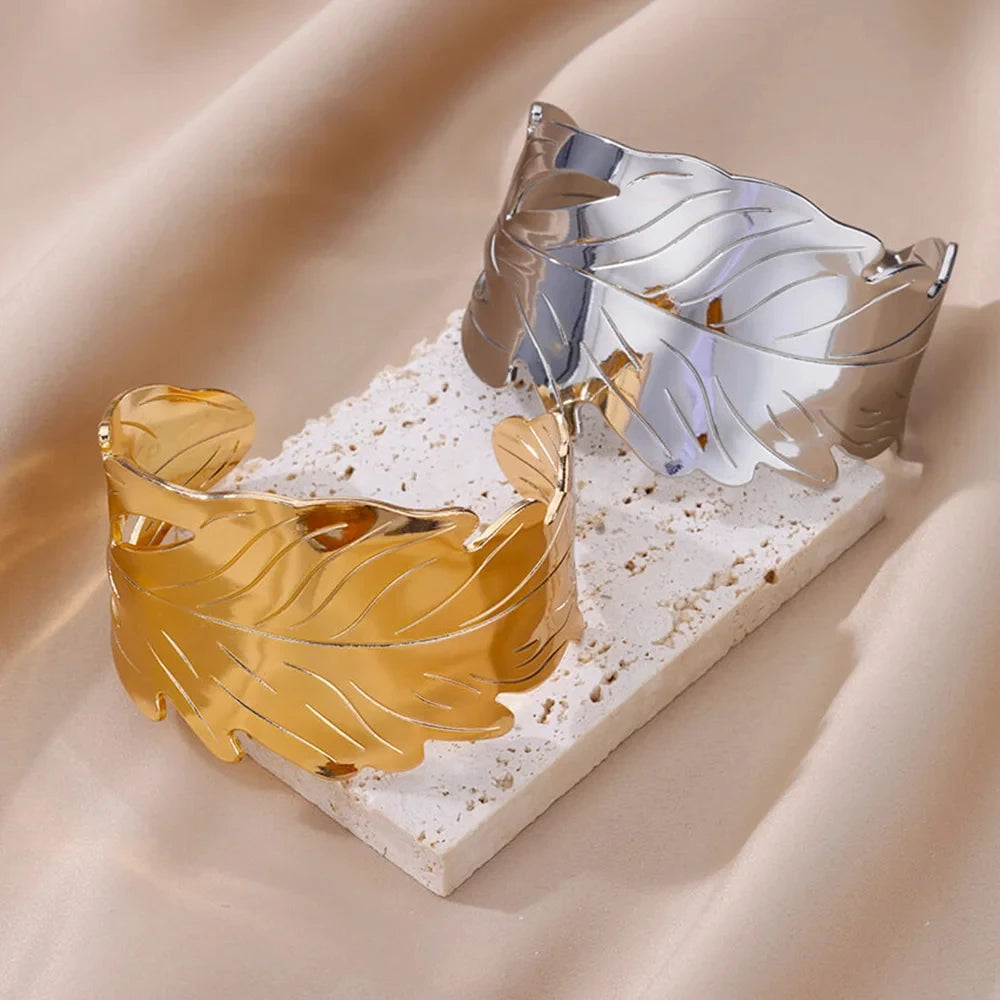 Classic Gold Texture Bangle Bracelet for Women - Exquisite Cuff Bracelet in Stainless Steel, Punk Jewelry Hand Ornament