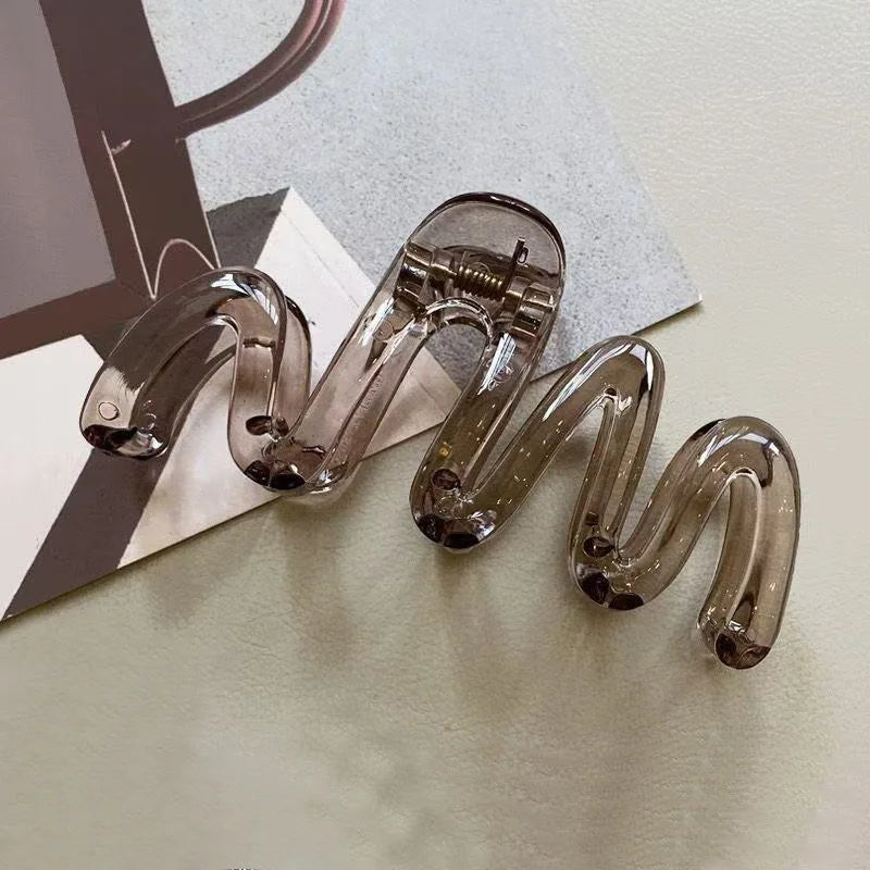 Women's Amber Brown Hair Clip - Wavy High Glossy Large Lightweight Plastic Accessory (11cm/4.33in) Elegant Minimalistic Design
