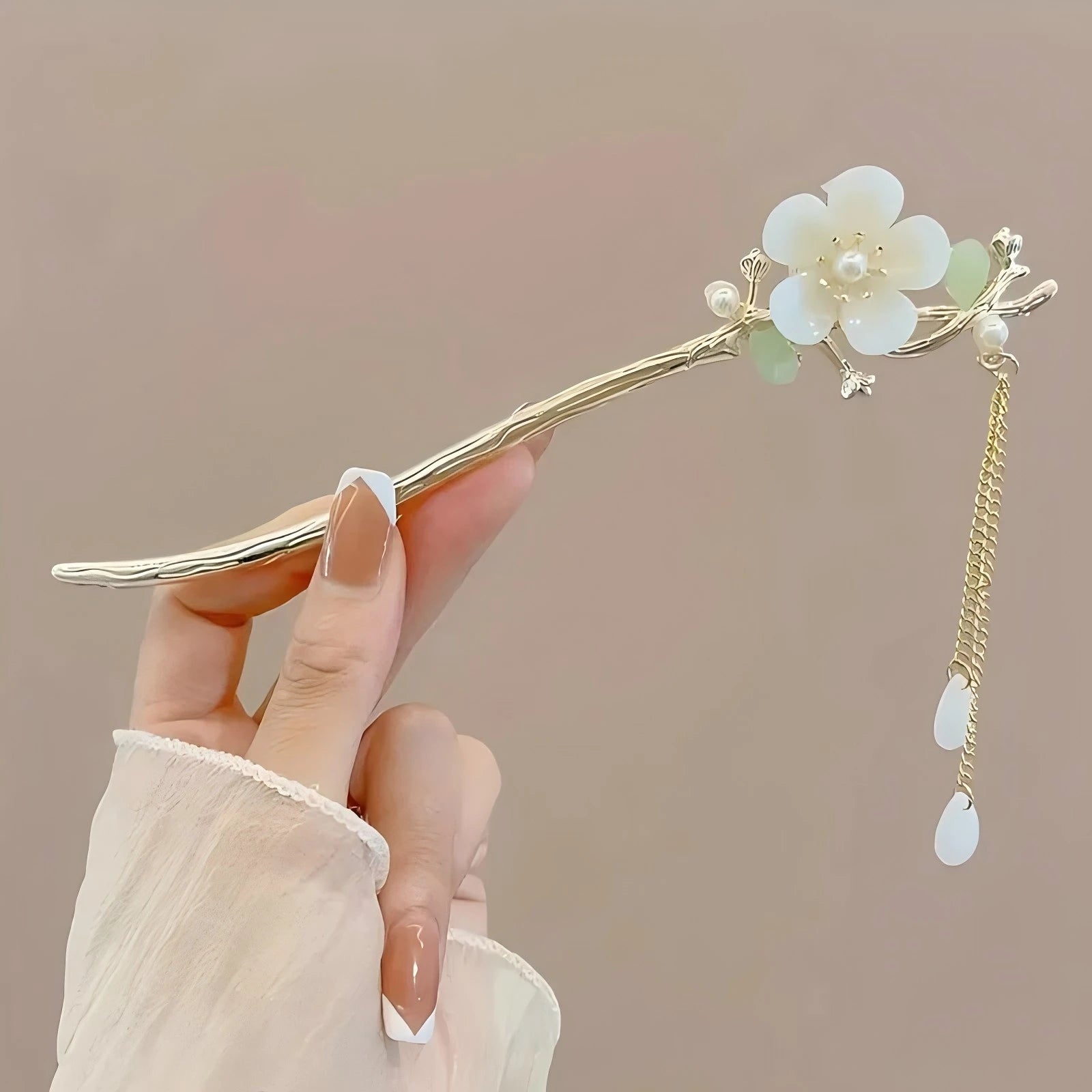 Elegant Chinese Style Hair Clip with Tassel - Traditional Floral Design Hairstyle Accessory for Women