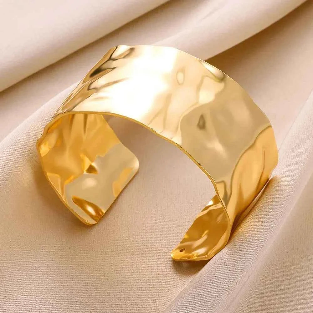 Classic Gold Texture Bangle Bracelet for Women - Exquisite Cuff Bracelet in Stainless Steel, Punk Jewelry Hand Ornament