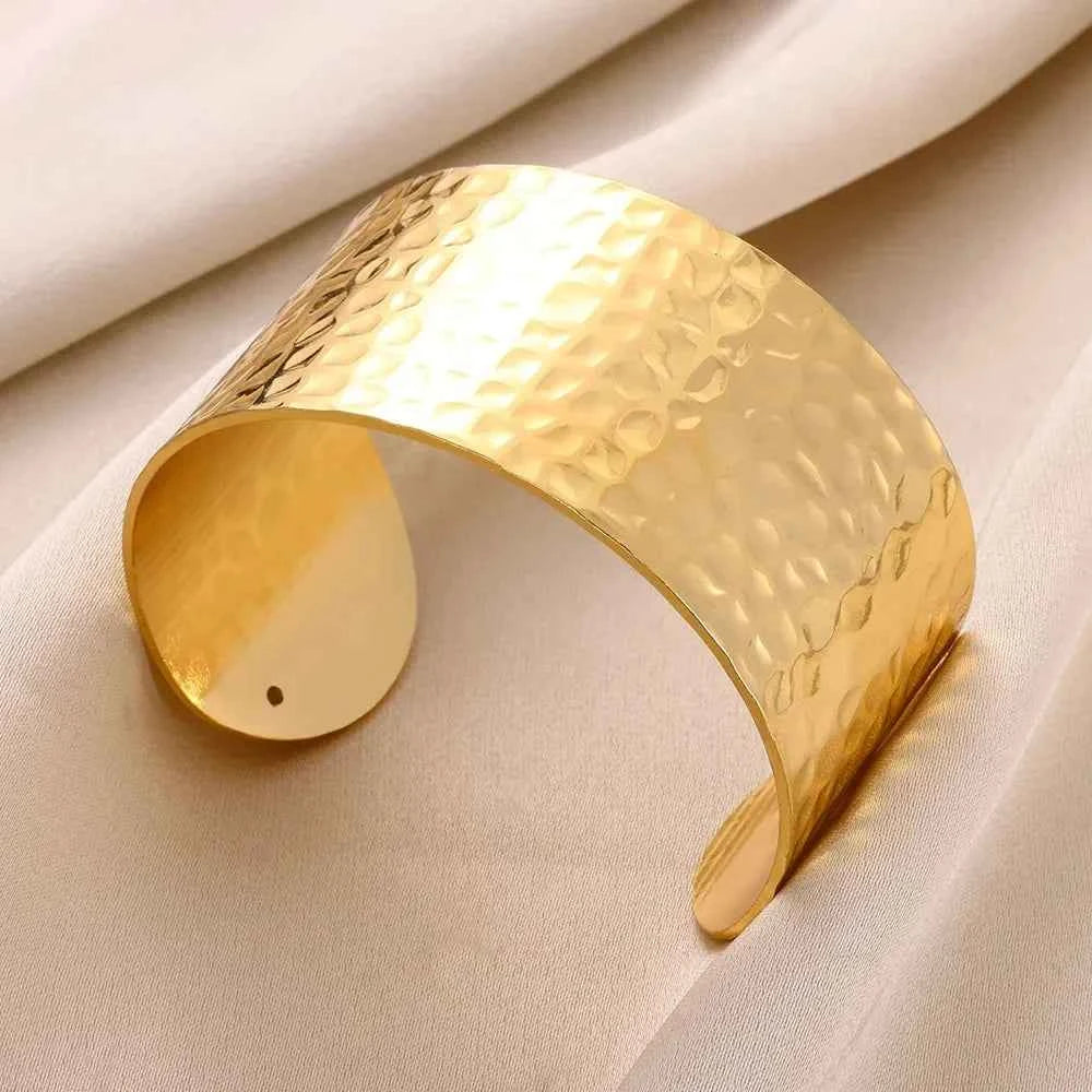 Classic Gold Texture Bangle Bracelet for Women - Exquisite Cuff Bracelet in Stainless Steel, Punk Jewelry Hand Ornament