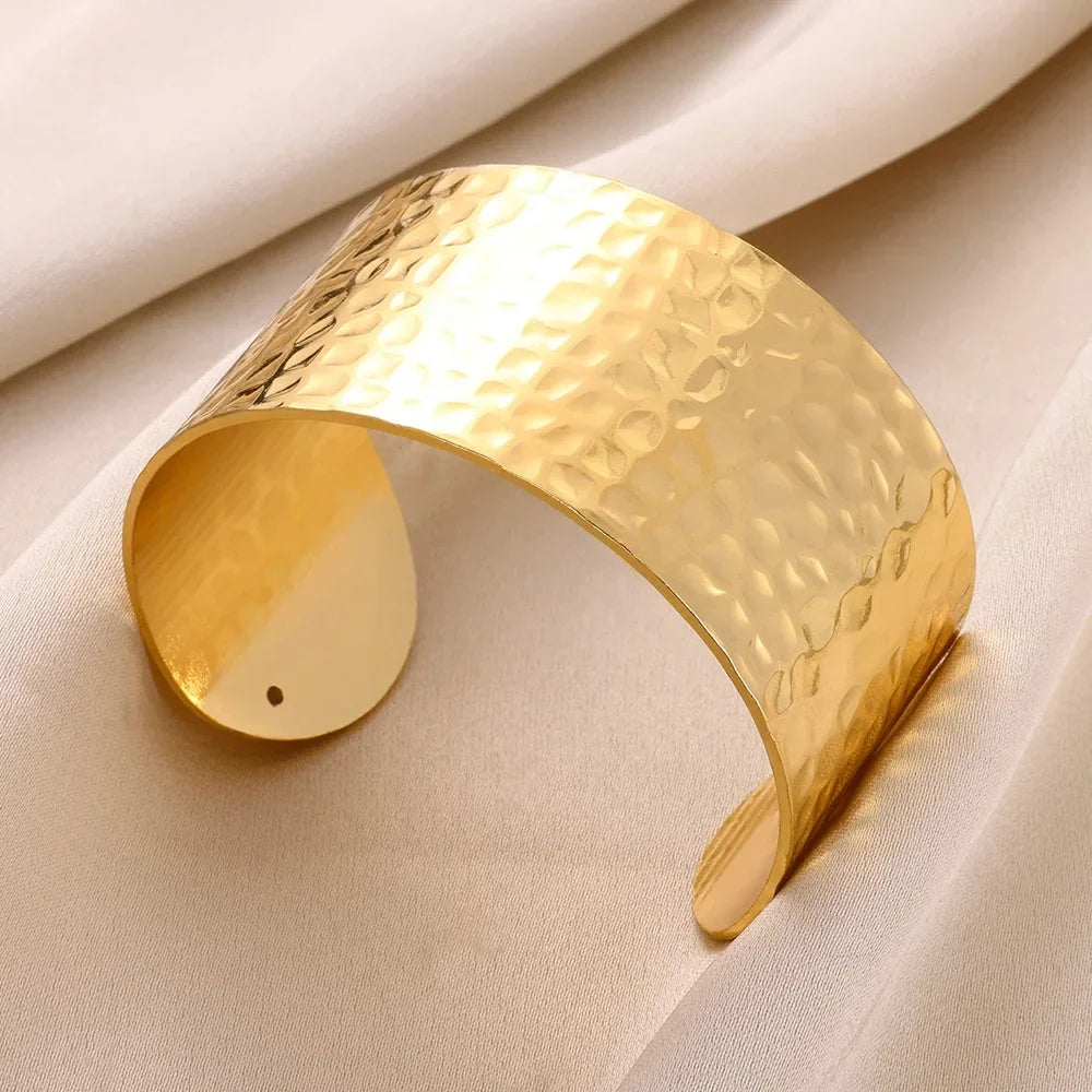 Classic Gold Texture Bangle Bracelet for Women - Exquisite Cuff Bracelet in Stainless Steel, Punk Jewelry Hand Ornament