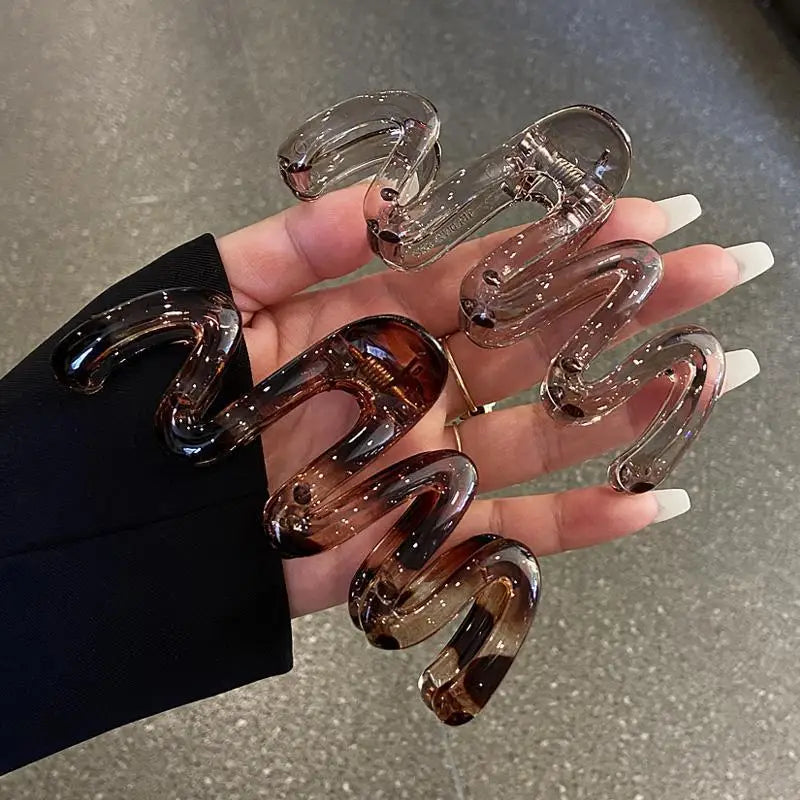 Women's Amber Brown Hair Clip - Wavy High Glossy Large Lightweight Plastic Accessory (11cm/4.33in) Elegant Minimalistic Design
